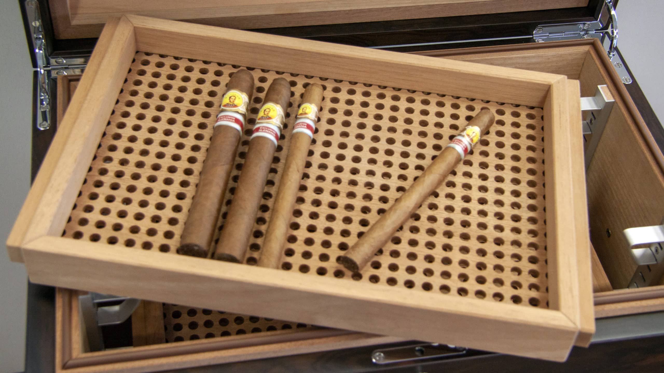 Gerber Humidor Cube mit herausnehmbarem Cigarboard
