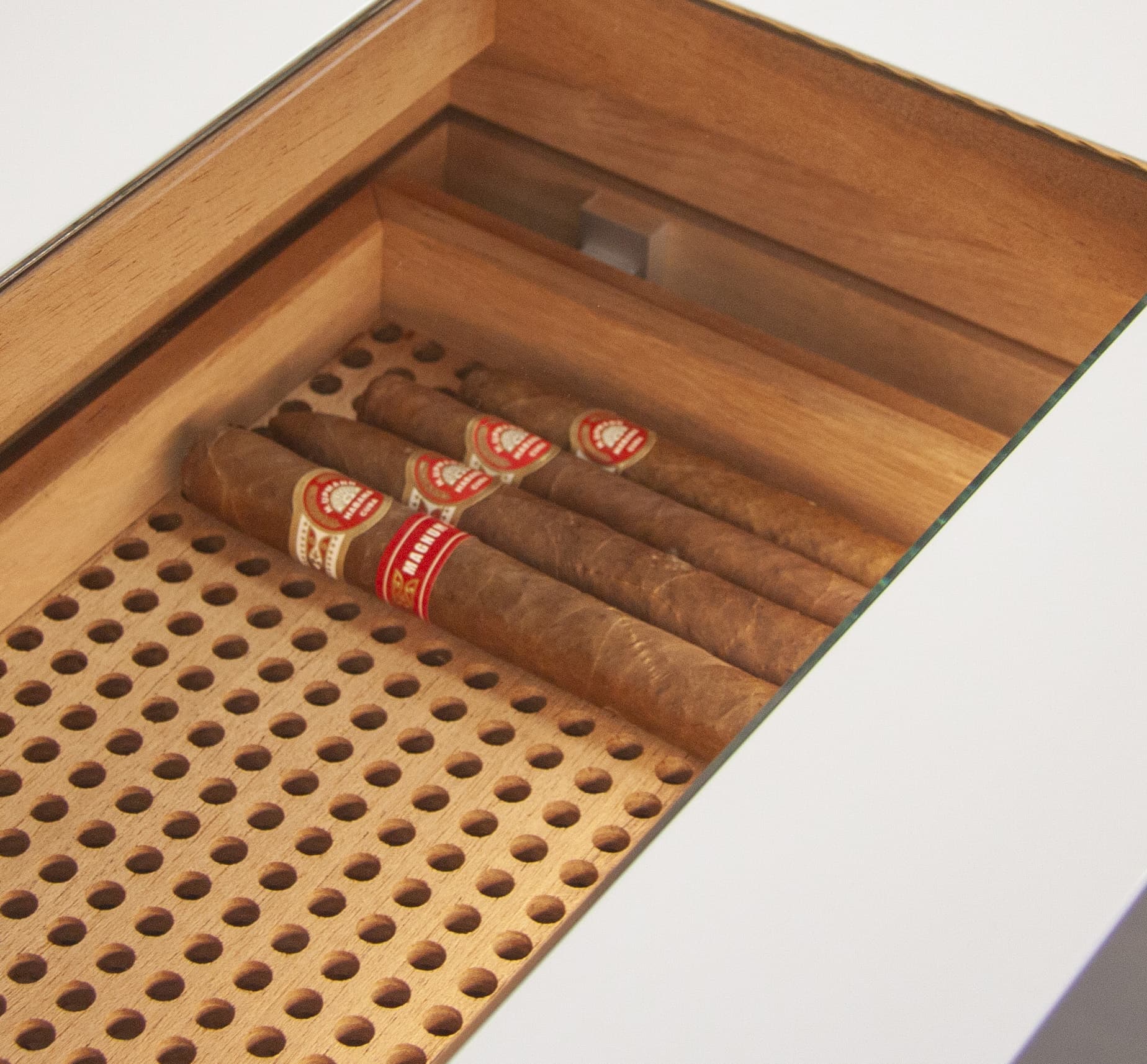 Gerber Cube Humidor Cigarboards mit Ventilationsbohringen